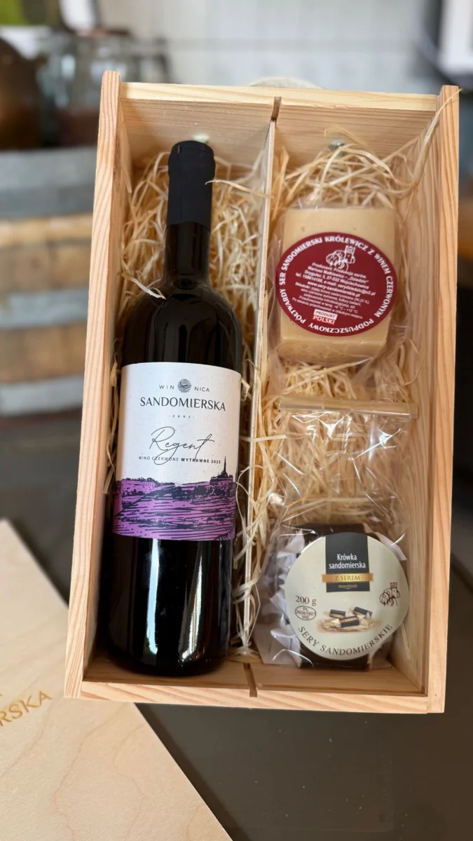 Zestaw prezentowy wino + ser + krówki
