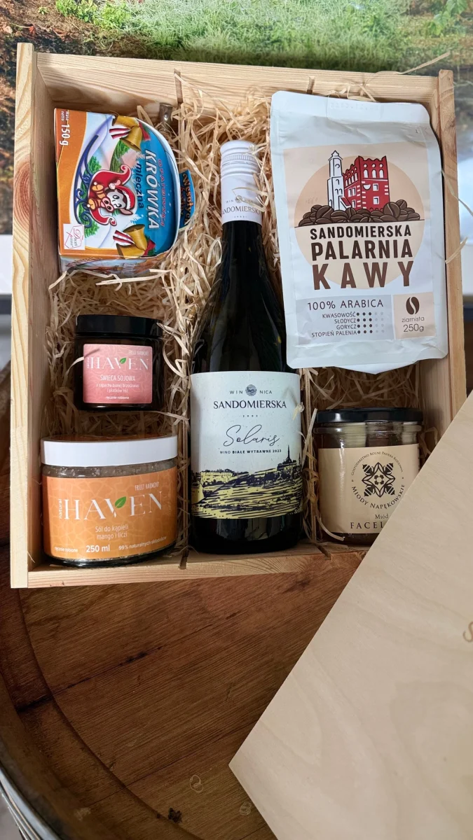 Zestaw prezentowy Wino + krówki + świeca + sól + kawa + miód